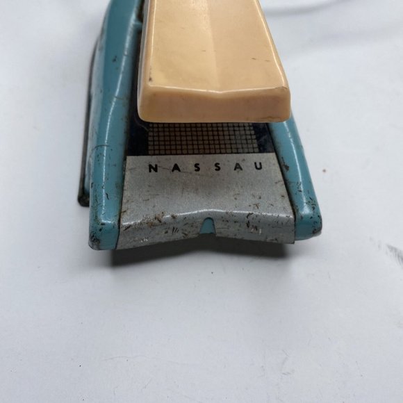 Vintage Nassau Toy Iron Home Cleaning Kids Play House Laundry Teaching - Picture 6 of 7